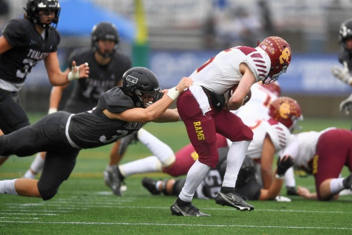 Tualatin.Central-Catholic.6A-football-final.Leon-Neuschwander.66